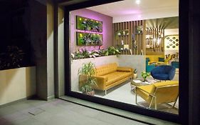 Moody Smart & Comfy Hotel